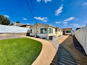 Building Photo - Charming 3BD/1BA House in South Park w/ W/...