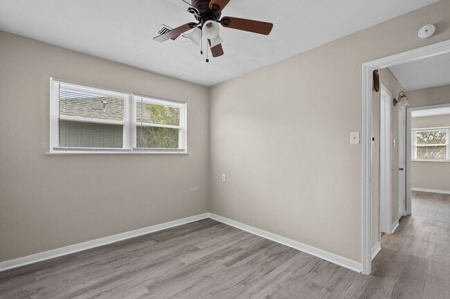 Building Photo - Great 3 Bedroom close to the Beach!