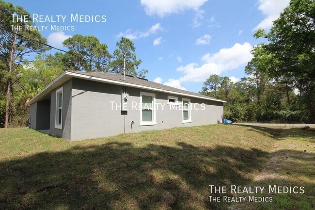 Building Photo - 182 Hillock Ave NW