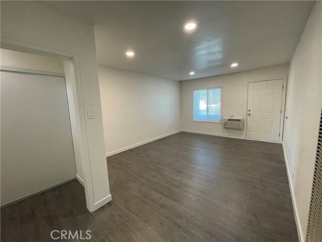 Building Photo - 1349 N Altadena Dr