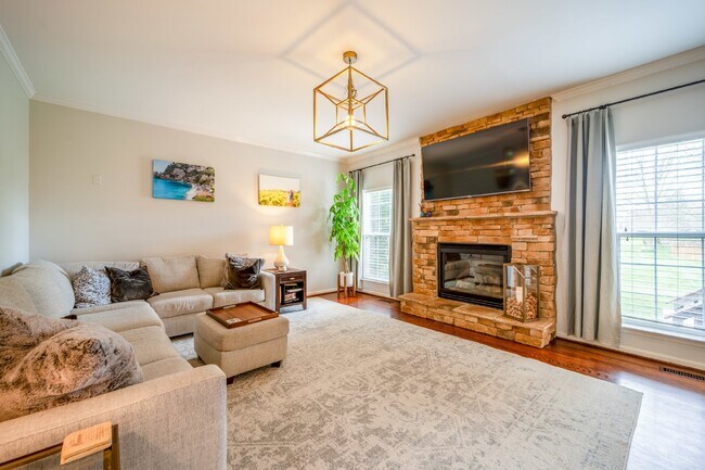 Building Photo - Stunningly Updated Home in Evergreen Meado...