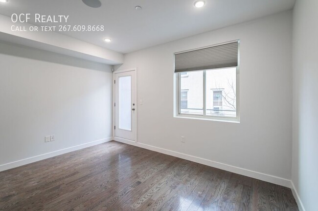 Building Photo - Two Bed Olde Kensington Apartment