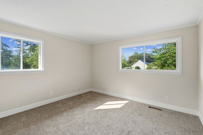 Building Photo - 607 Longleaf Ave