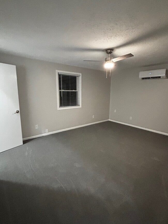 Building Photo - 981 Yale Ave