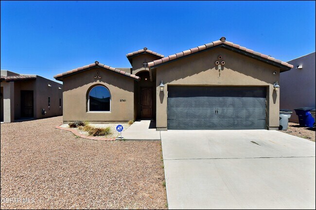 Building Photo - 3741 Loma Adriana