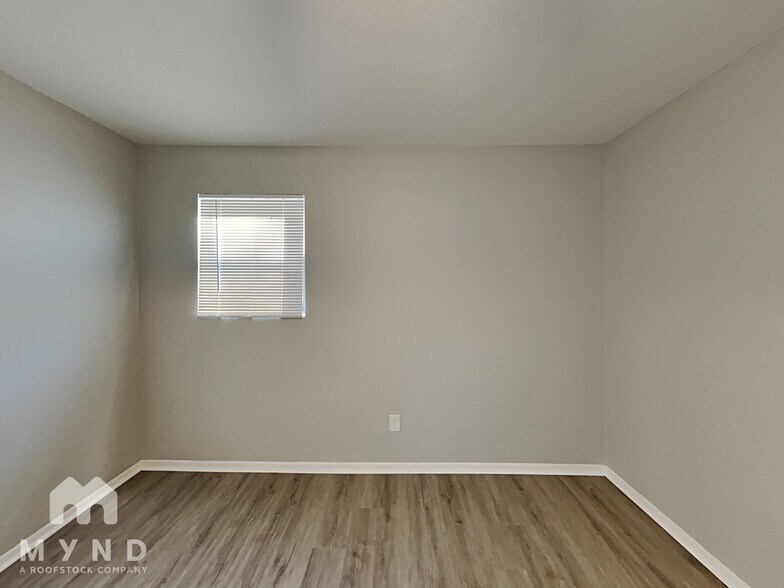 Building Photo - 5575 Oglesby Rd