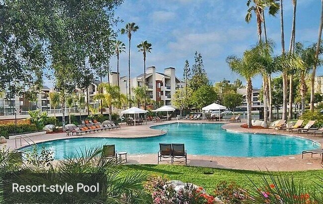 Building Photo - 5565 Canoga Ave