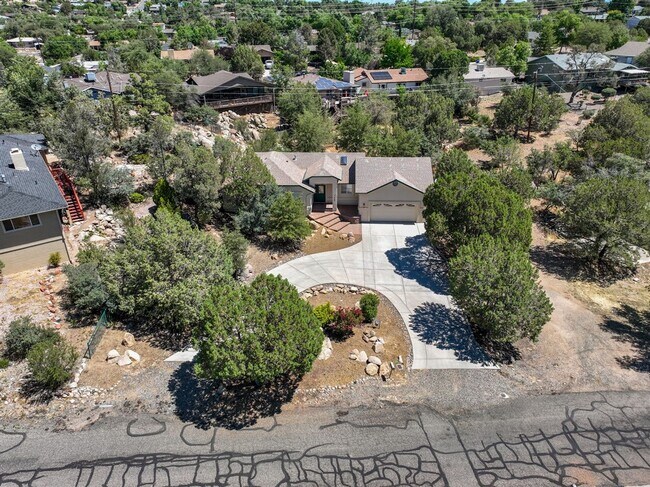 Building Photo - Immaculate 3 bedroom, 2 bath home in Presc...