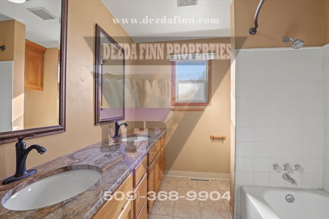 Building Photo - 3+ bedroom, 1 bath in Mead District