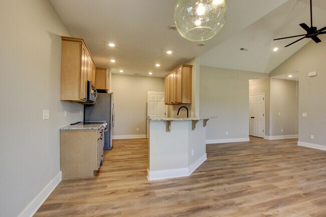 Building Photo - 102 Riverbend Dr