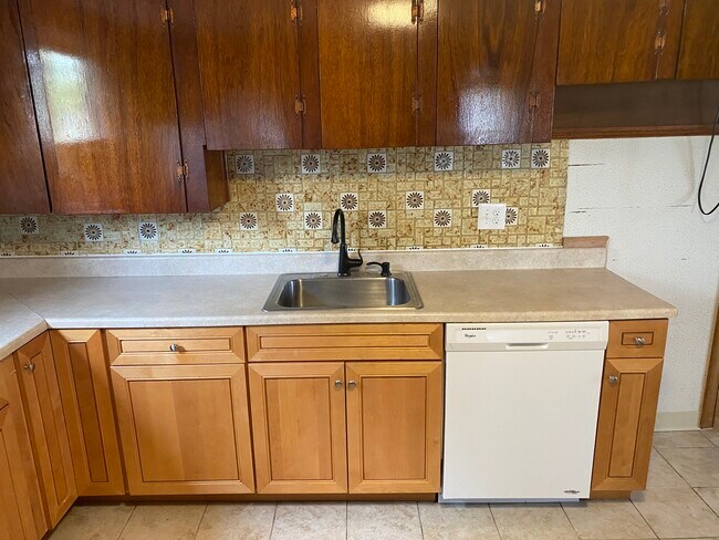 Building Photo - 71 Milton Ave