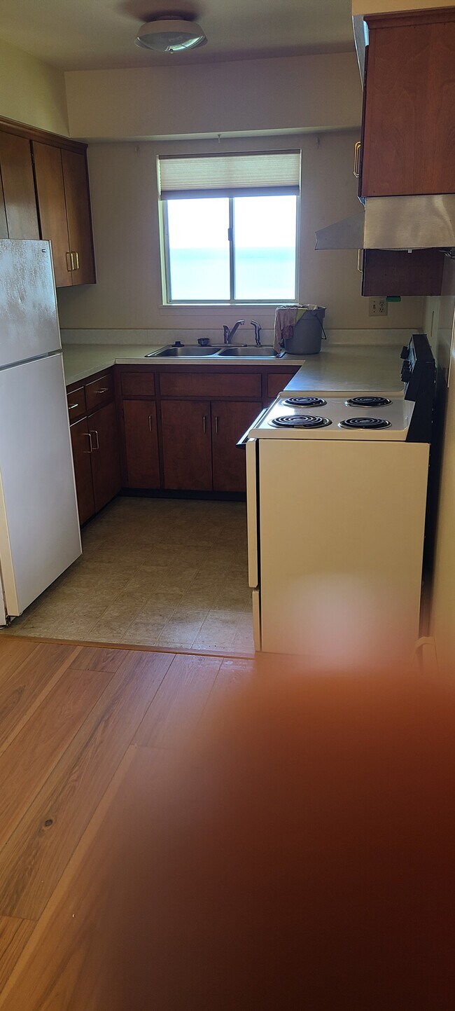 Building Photo - 1073 Sheridan Rd