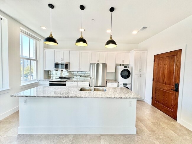 Building Photo - 2102 Mechanic St