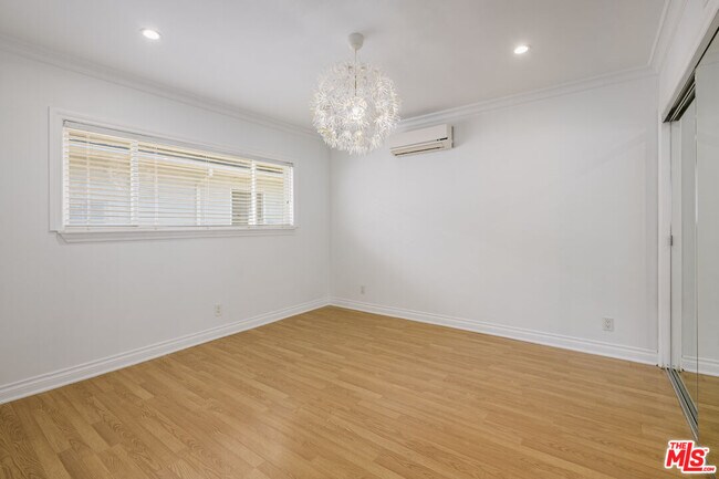 Building Photo - 8760 White Oak Ave