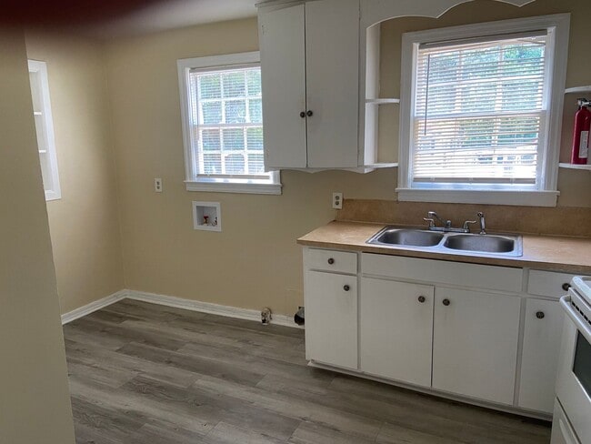 Building Photo - **AVAILABLE NOW** 2 Bedroom / 1 Bathroom Home for Rent in Columbus, GA***