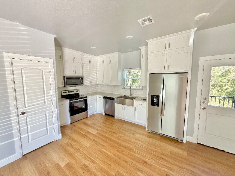 Building Photo - 988 S 6th Ave