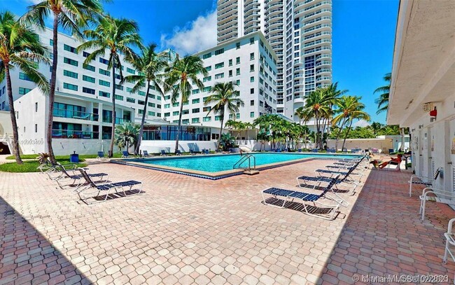 Building Photo - 6345 Collins Ave