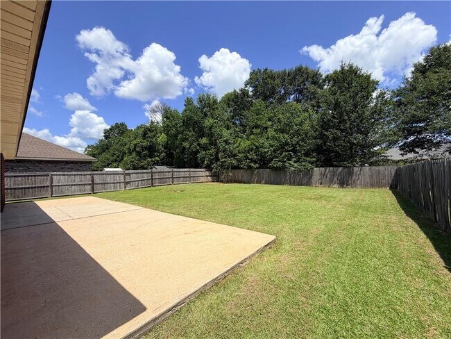Building Photo - 9646 Estate Dr