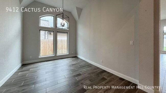Building Photo - Spacious 4 bedroom with open layout!