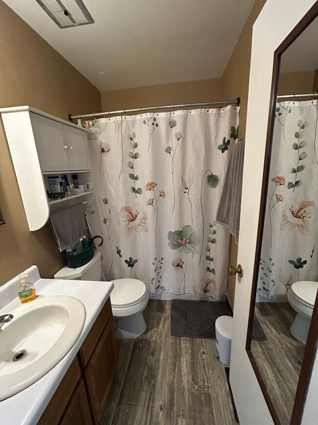 Building Photo - Adorable 1 bdrm/1ba Apartment Located in Richmond's Fan District!