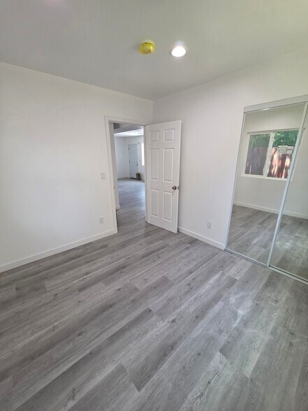 Building Photo - 635 W 51st St