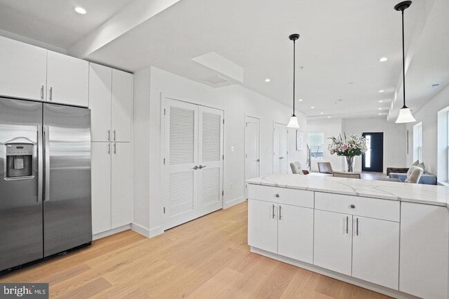 Building Photo - 4421 Kane Pl NE