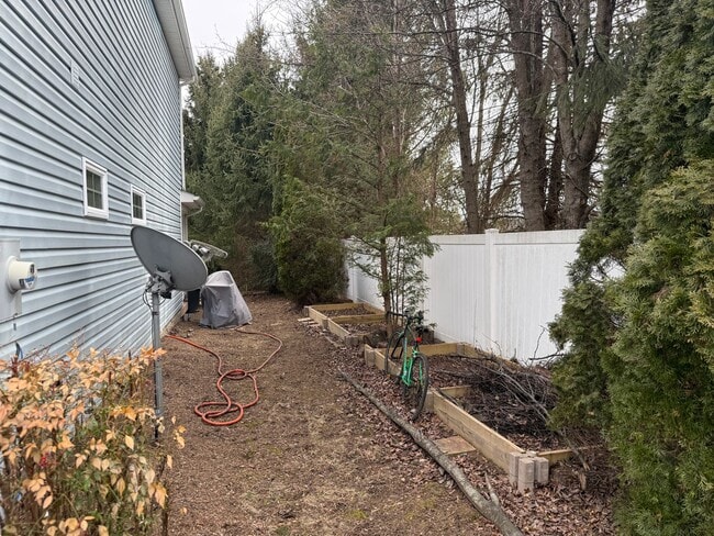 Building Photo - 1731 Aden Lane