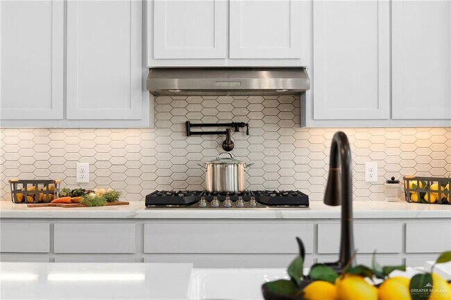 Building Photo - 33 E Silos Ave