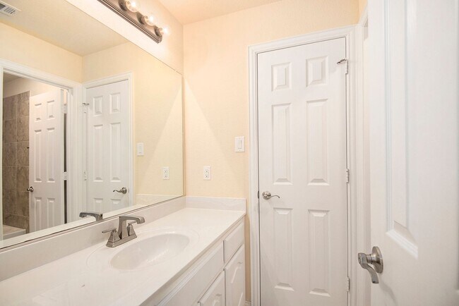 Building Photo - Discover your dream rental in Fort Worth, TX!