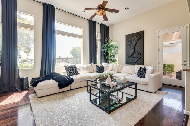 Building Photo - Beautiful Single-Story Residence in Premier Golf Course Community
