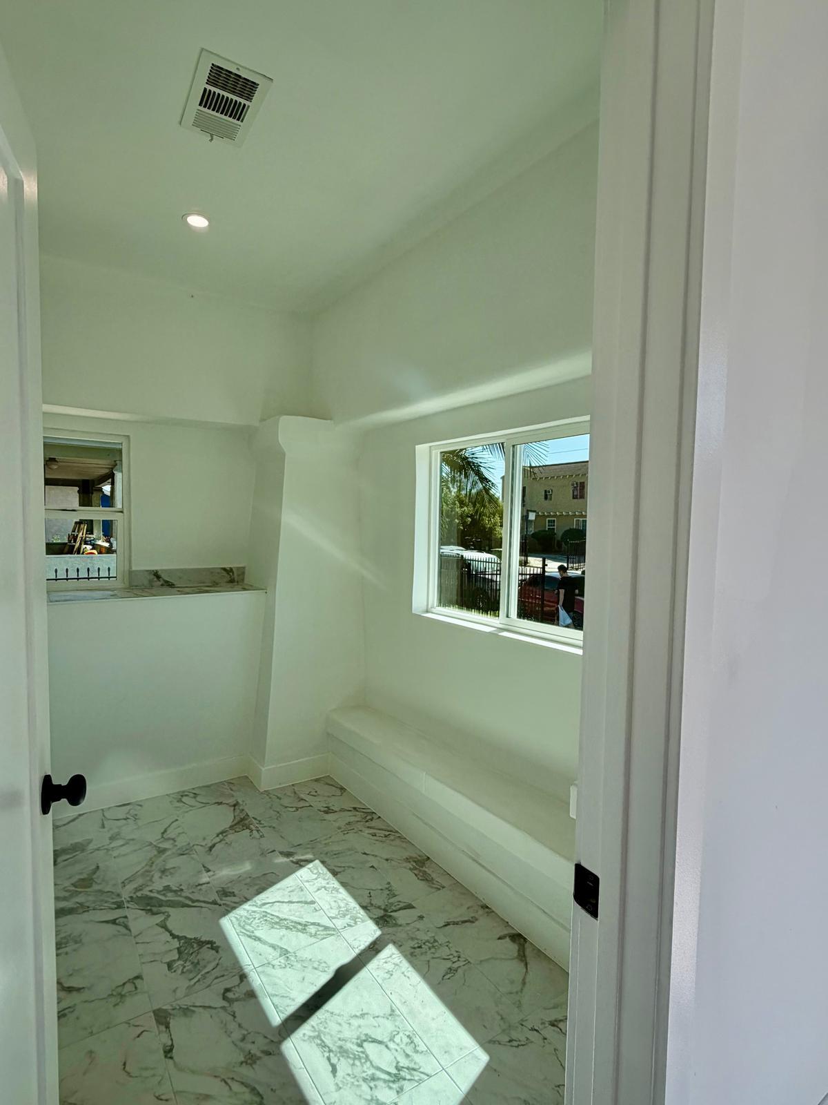 Building Photo - 151 E 47th St