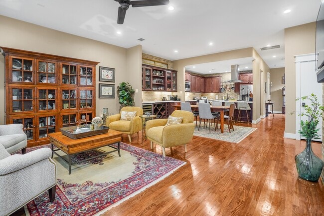 Building Photo - 508 W Polk St