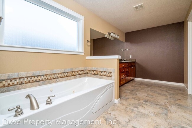 Building Photo - 4 br, 2.5 bath House - 14415 NW 25th Court