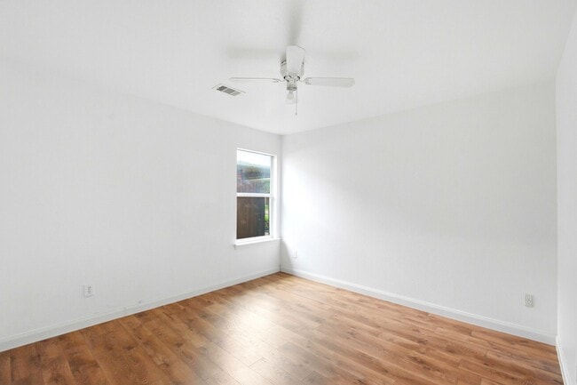 Building Photo - 111 Thunder Basin Dr