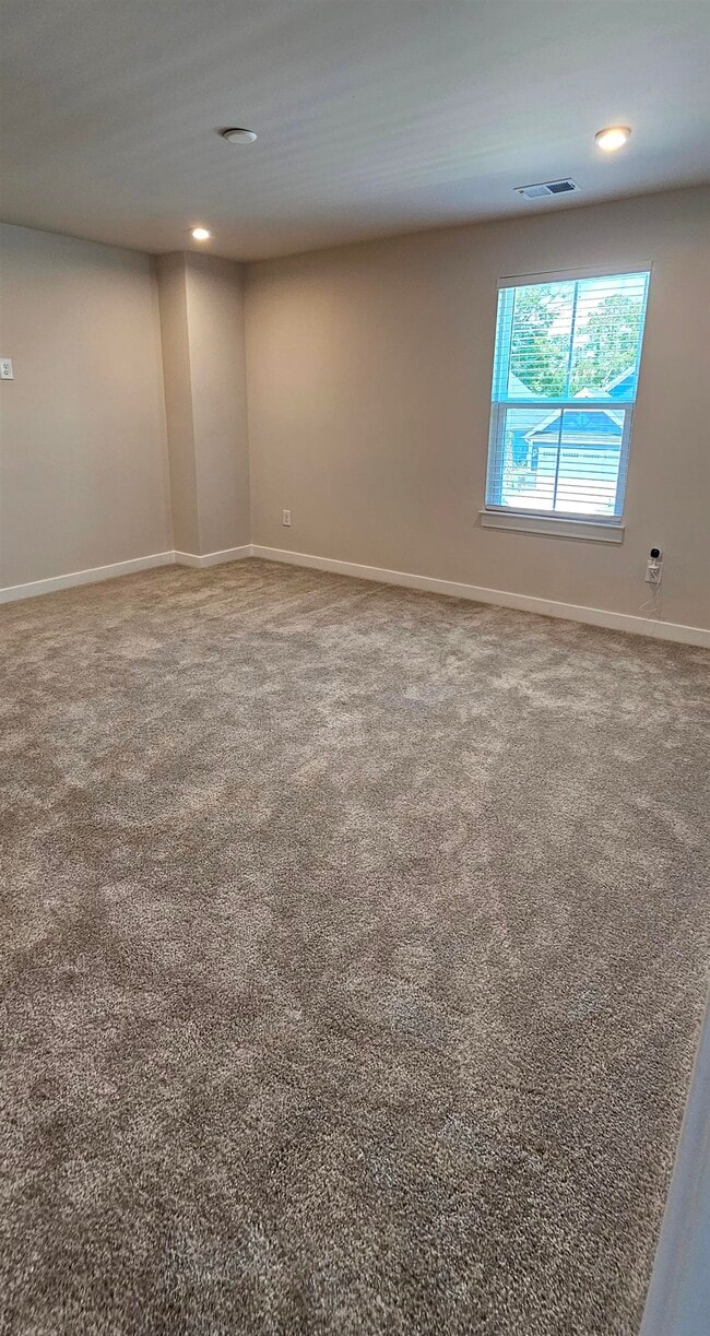 Building Photo - 2313 Hazel Wy