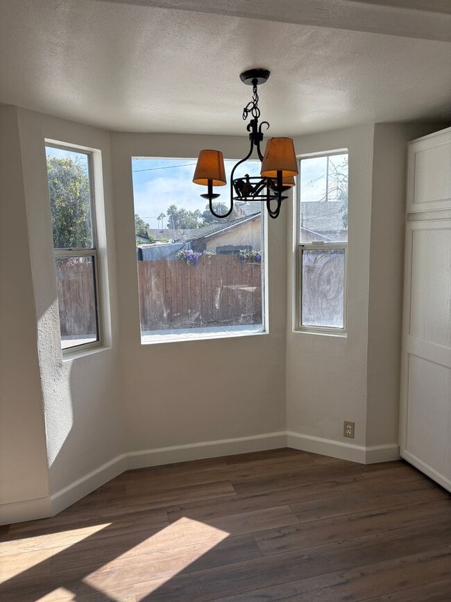 Building Photo - 1 + 1 Cottage  with Bonus Room, East End V...