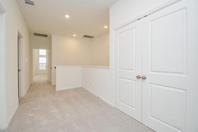 Building Photo - 5410 Holly Hvn Ct