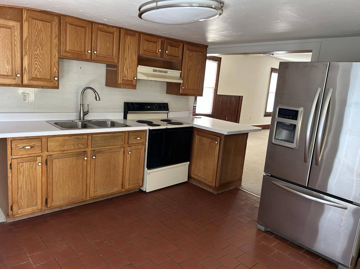 Kitchen - 2317 Moir St NE