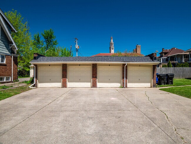 Building Photo - 3222 West Blvd