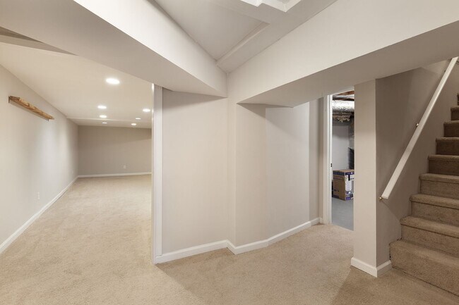 Building Photo - Very Spacious 4/3 w/ Finished Basement in Great Smyrna Location!