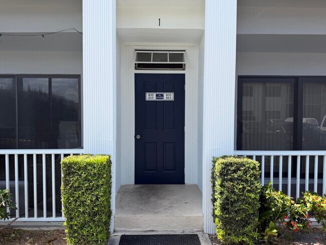 Building Photo - 180 Cypress Club Dr