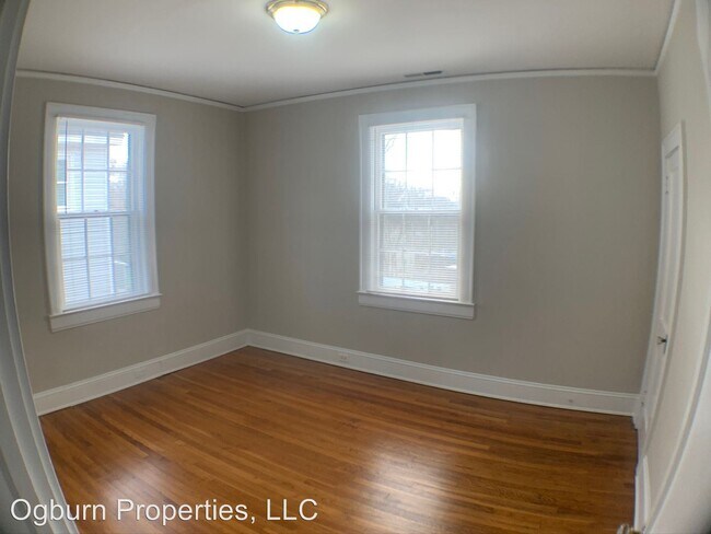 Building Photo - 664 N Spring St