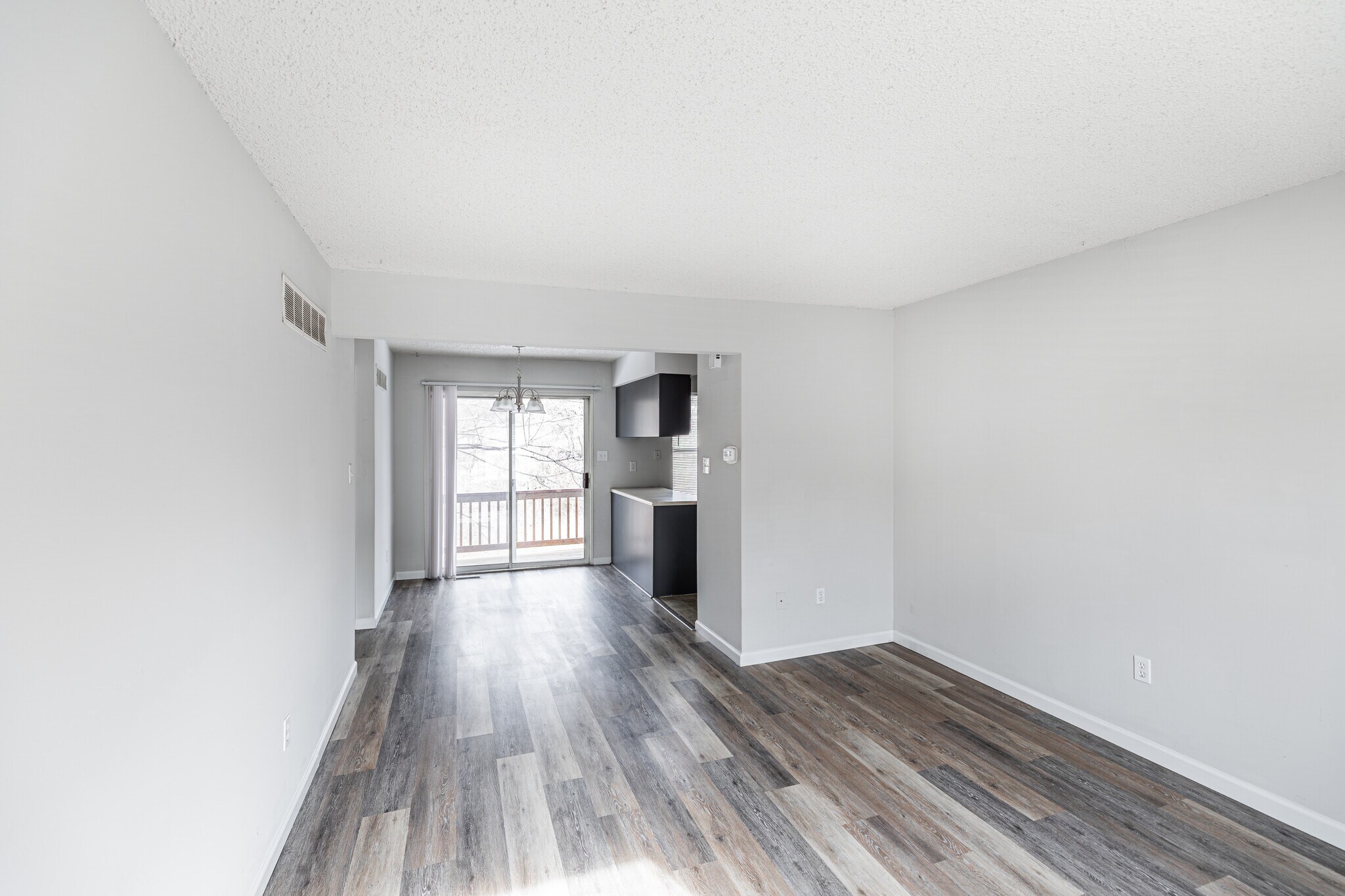 Building Photo - 2282 Highland Hill Dr