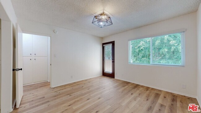Building Photo - 1833 Manning Ave
