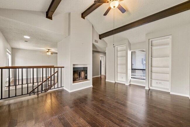 Building Photo - Two Story Townhouse with Natural Setting - Water Included