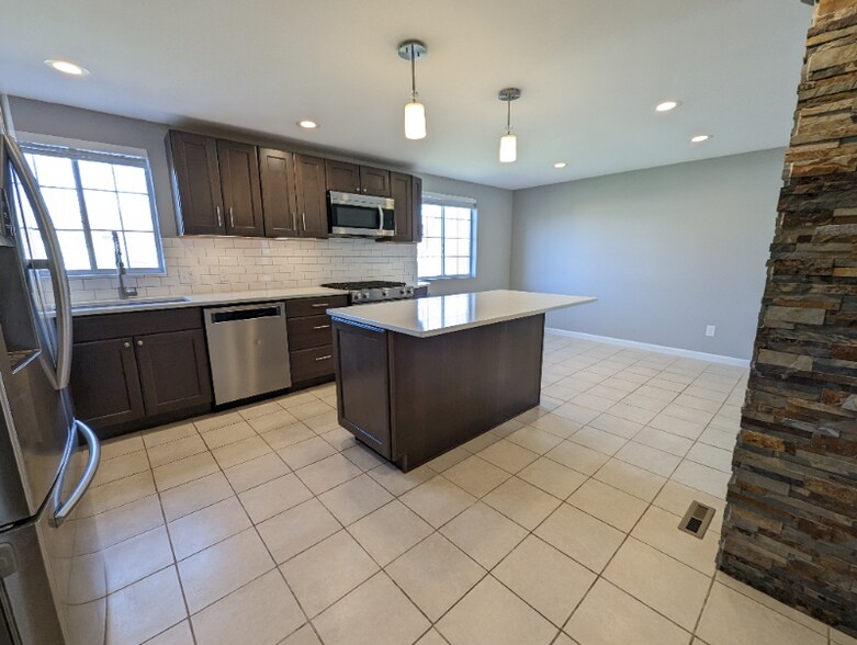 Building Photo - 10106 Ridgewood Dr