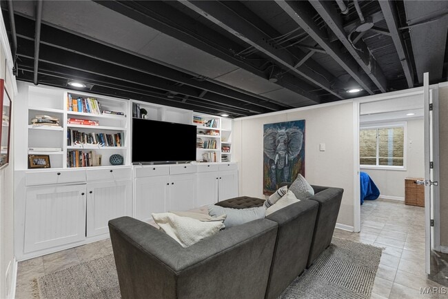 Building Photo - 7525 Suffolk Ave