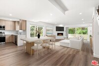 Building Photo - 2449 Beachwood Dr