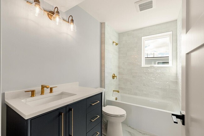 Building Photo - 308 Newton St