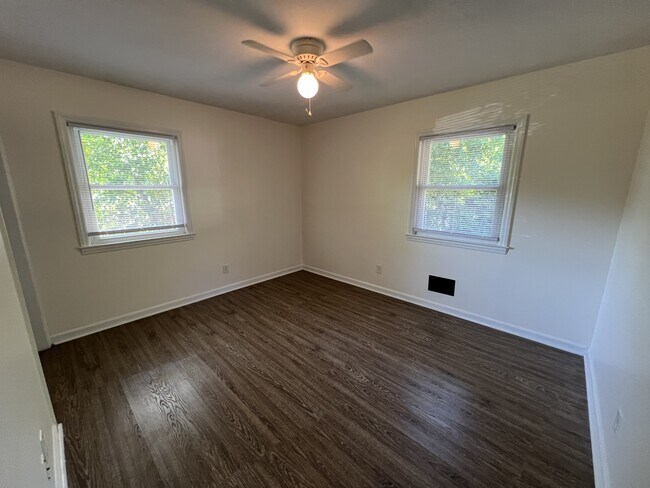 Building Photo - 5305 Ridgewood Heights Dr